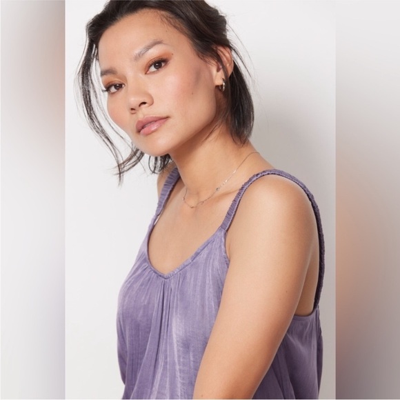 EVEREVE Elise Hammered Satin Tank in Shale - Picture 4 of 11